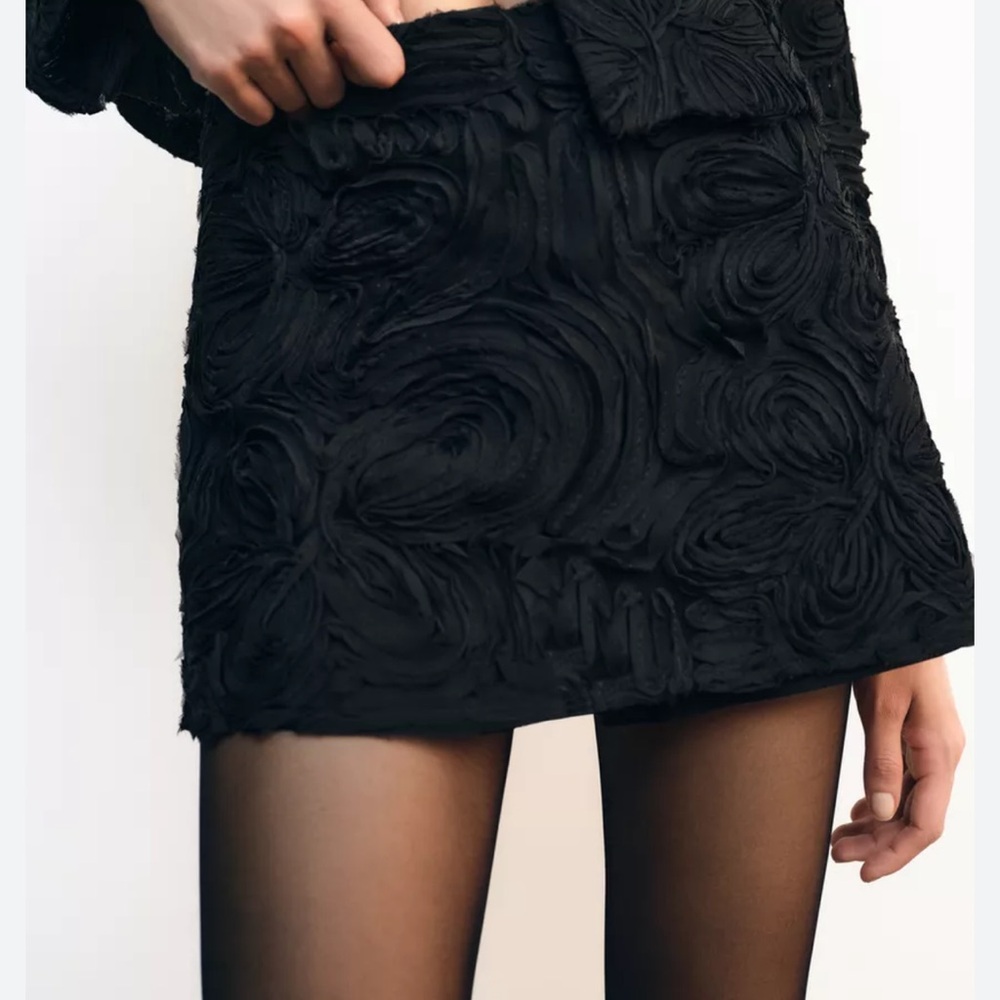 Zara Black Floral Textured Mini Skirt/skort